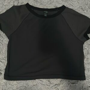 Cropped tee